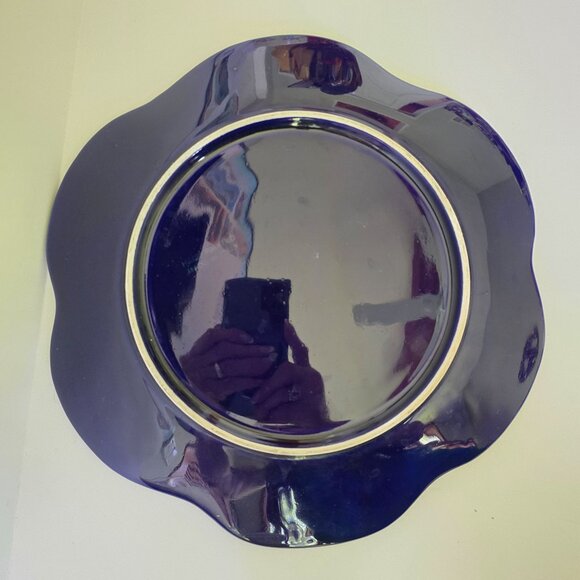 Hand Painted Dark Blue Scalloped Edge Ceramic Plate With Gold Trim From Italy - Picture 6 of 9
